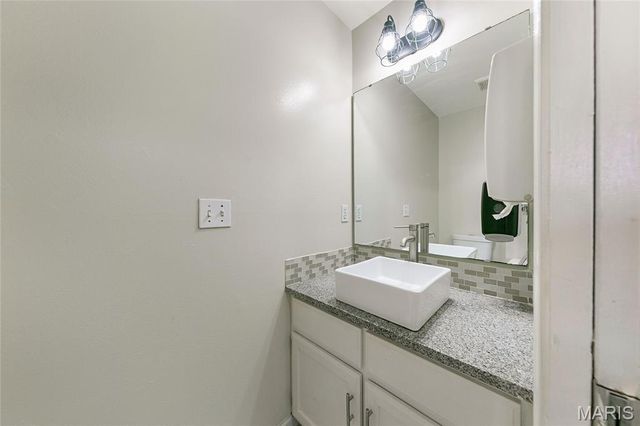 671 Walnut Ridge, Fenton, MO 63026