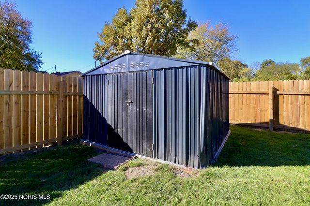 554 Bruns Drive, Rossford, OH 43460