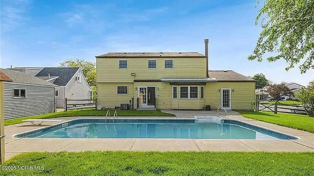 554 Bruns Drive, Rossford, OH 43460