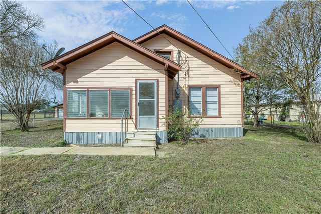 806 Plum Street, Caldwell, TX 77836