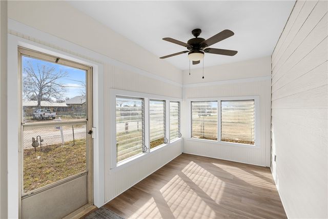 806 Plum Street, Caldwell, TX 77836