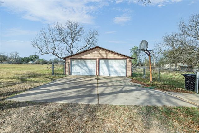 806 Plum Street, Caldwell, TX 77836