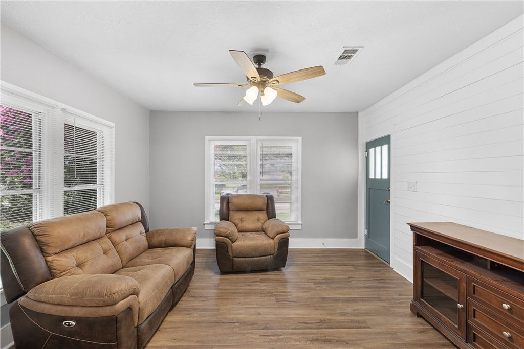 806 Plum Street, Caldwell, TX 77836 — photo 3