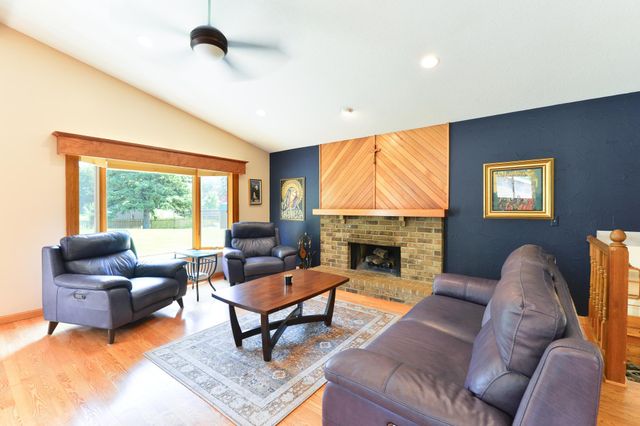 17400 Barrington Court, Minnetonka, MN 55345