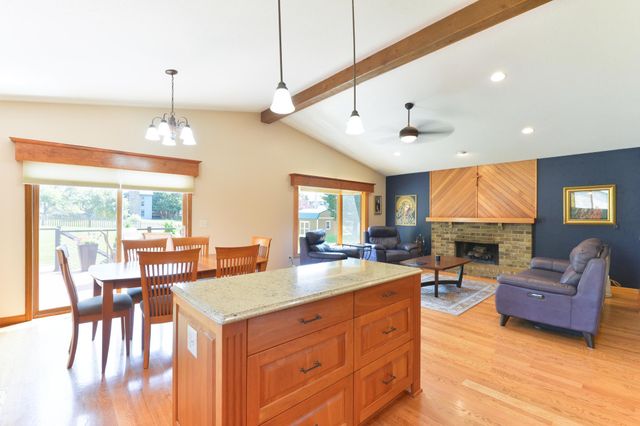 17400 Barrington Court, Minnetonka, MN 55345