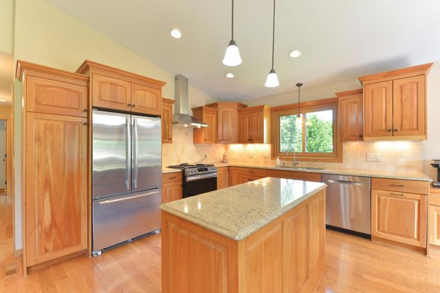 17400 Barrington Court, Minnetonka, MN 55345