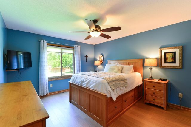 17400 Barrington Court, Minnetonka, MN 55345