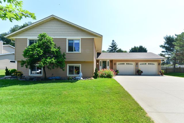 17400 Barrington Court, Minnetonka, MN 55345