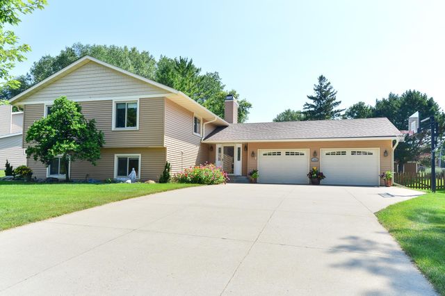 17400 Barrington Court, Minnetonka, MN 55345
