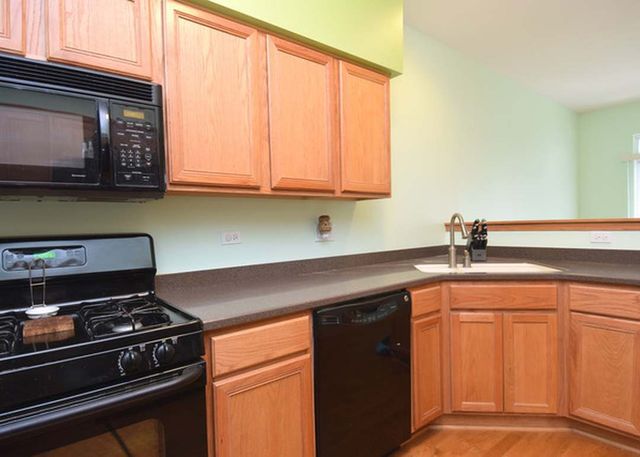 206 W PARK Avenue D, Sugar Grove, IL 60554