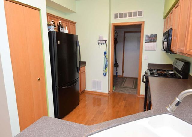 206 W PARK Avenue D, Sugar Grove, IL 60554