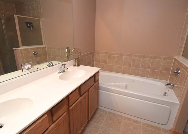 206 W PARK Avenue D, Sugar Grove, IL 60554