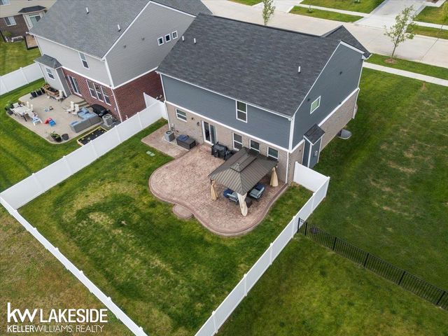 23732 Shadow Woods Avenue, Macomb Twp, MI 48042