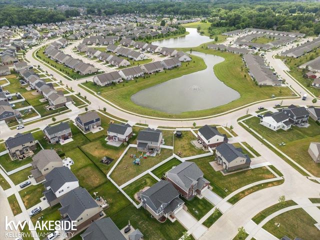 23732 Shadow Woods Avenue, Macomb Twp, MI 48042