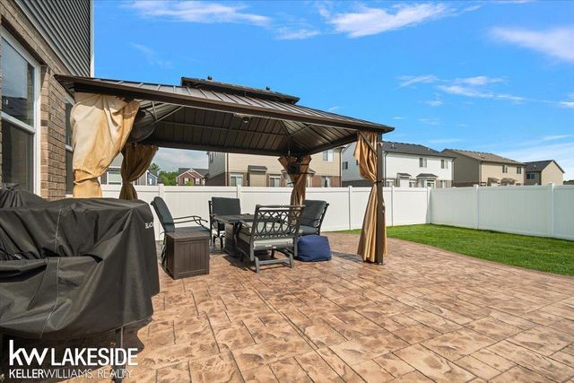 23732 Shadow Woods Avenue, Macomb Twp, MI 48042