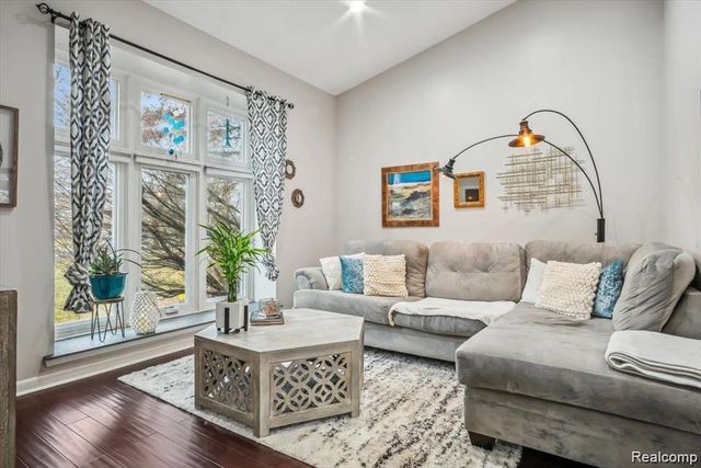 29690 Canterbury Court, Farmington Hills, MI 48331