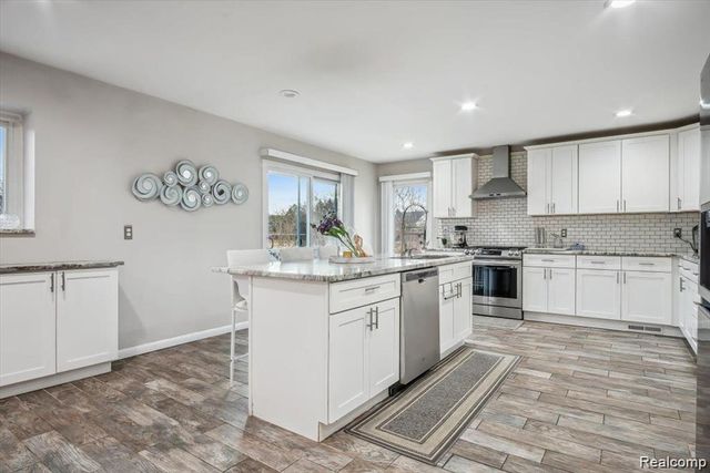 29690 Canterbury Court, Farmington Hills, MI 48331