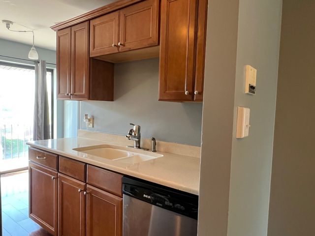 1725 S Washington Street 1725, Naperville, IL 60565