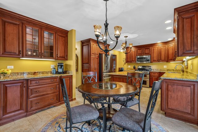 5205 Brookshire Estates Drive, Plainfield, IL 60586
