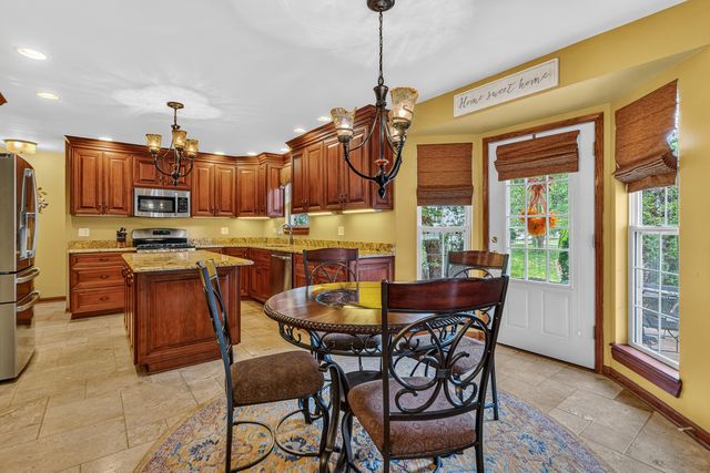 5205 Brookshire Estates Drive, Plainfield, IL 60586