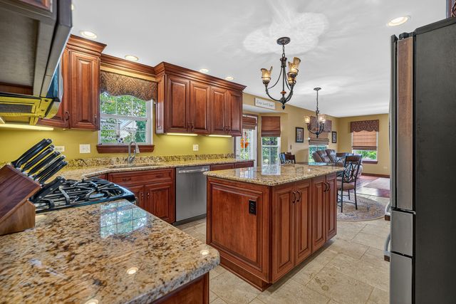 5205 Brookshire Estates Drive, Plainfield, IL 60586