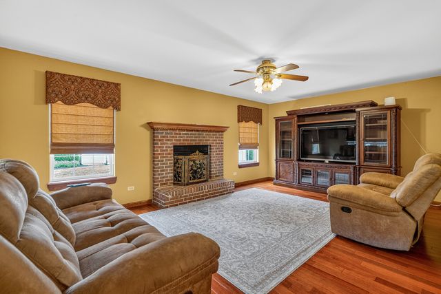 5205 Brookshire Estates Drive, Plainfield, IL 60586