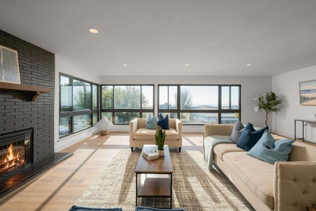 295 Edgewood Drive, Pacifica, CA 94044