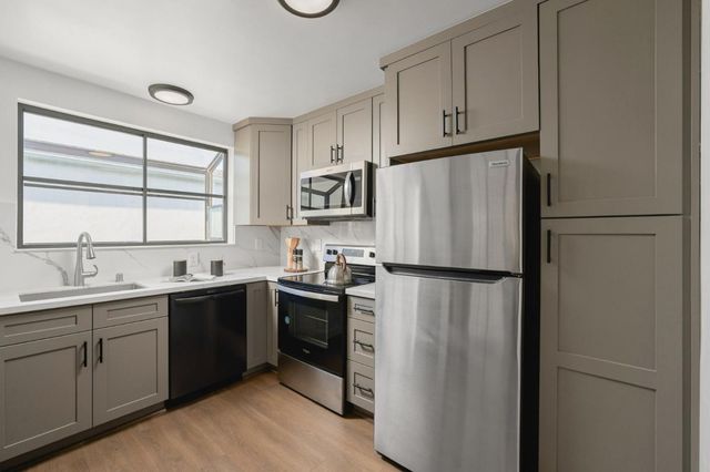 295 Edgewood Drive, Pacifica, CA 94044