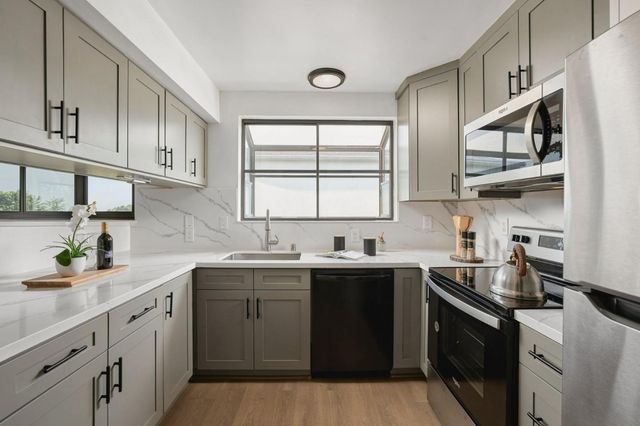 295 Edgewood Drive, Pacifica, CA 94044