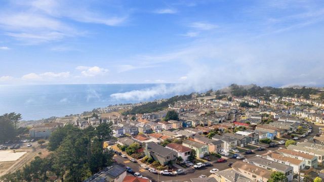 295 Edgewood Drive, Pacifica, CA 94044