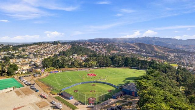 295 Edgewood Drive, Pacifica, CA 94044