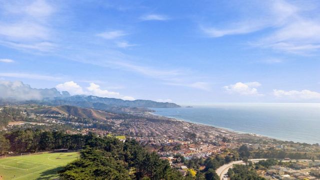 295 Edgewood Drive, Pacifica, CA 94044