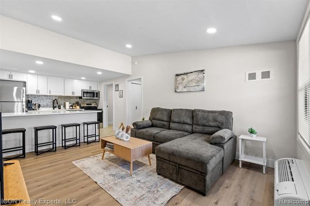 41299 Heathmore, Canton, MI 48187