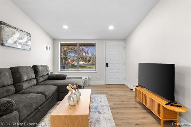 41299 Heathmore, Canton, MI 48187