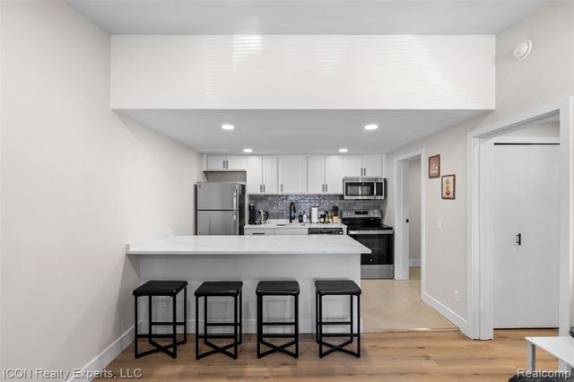 41299 Heathmore, Canton, MI 48187