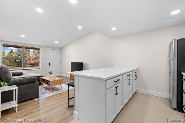 41299 Heathmore, Canton, MI 48187