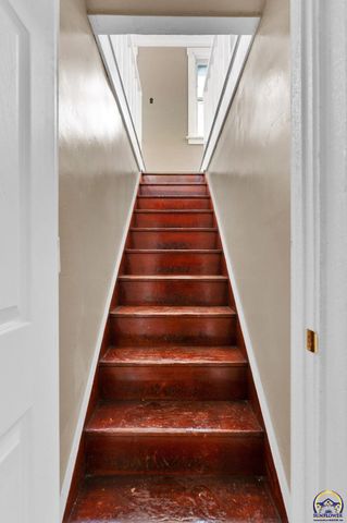 2016 SW 12th ST, Topeka, KS 66604