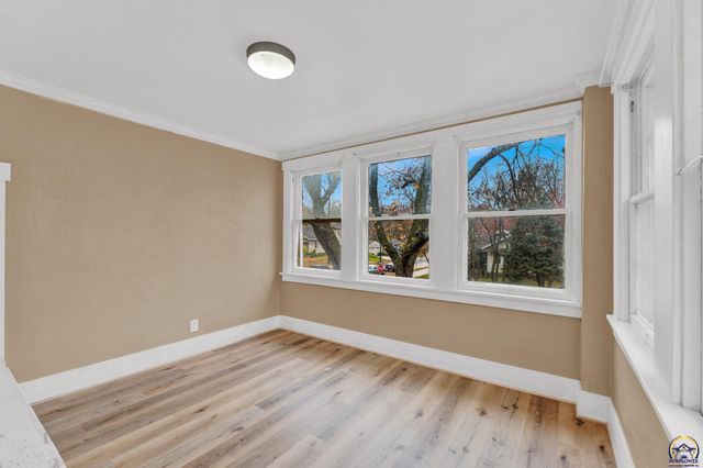 2016 SW 12th ST, Topeka, KS 66604