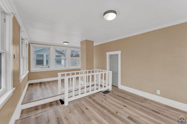 2016 SW 12th ST, Topeka, KS 66604