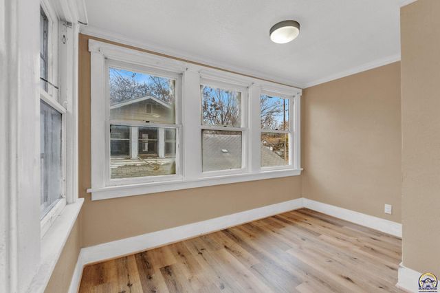 2016 SW 12th ST, Topeka, KS 66604