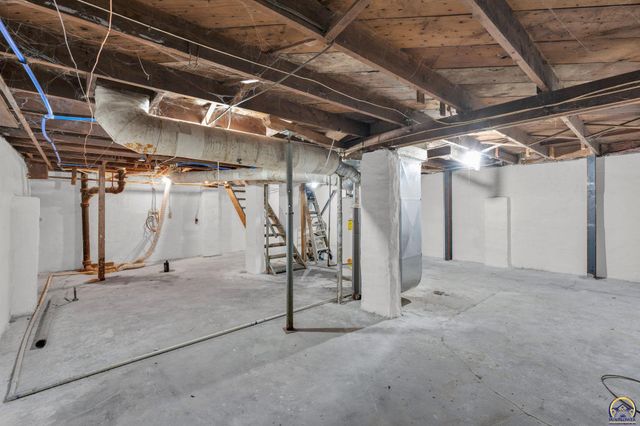 2016 SW 12th ST, Topeka, KS 66604