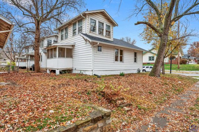 2016 SW 12th ST, Topeka, KS 66604