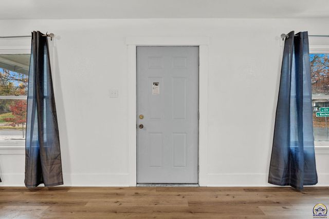 2016 SW 12th ST, Topeka, KS 66604