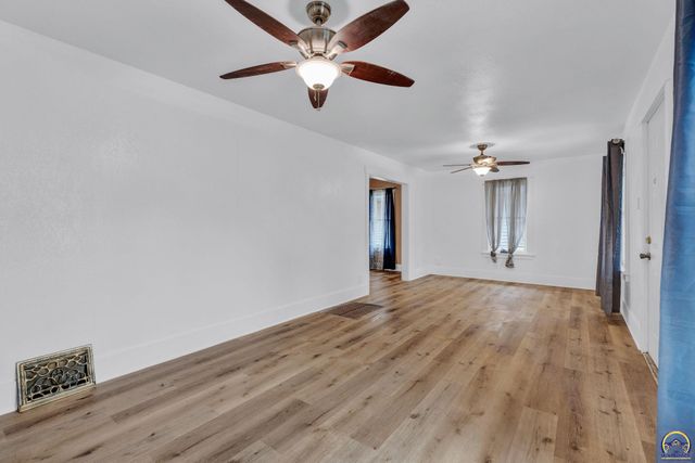 2016 SW 12th ST, Topeka, KS 66604