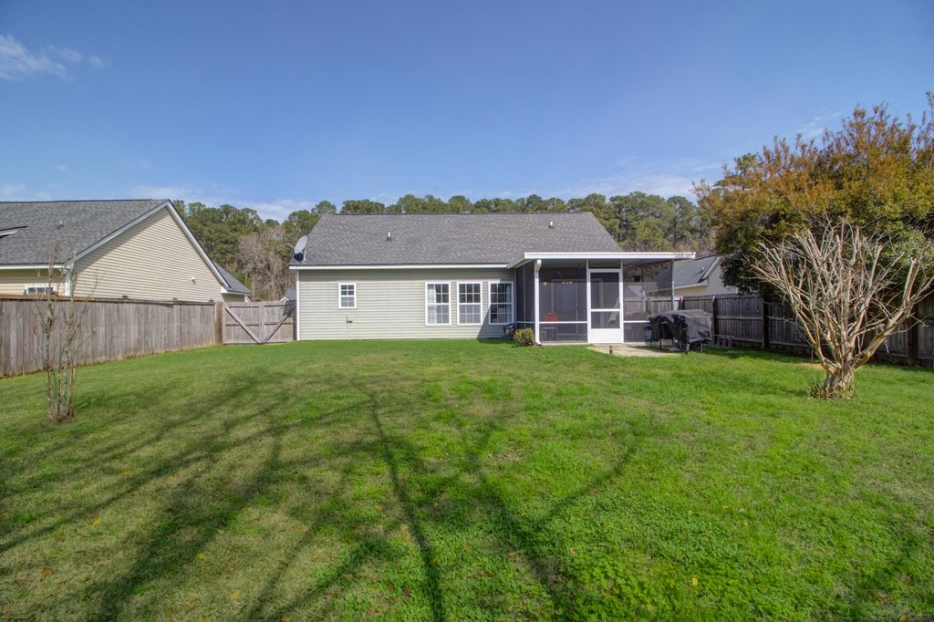 Image 16 of property listing at 325 Slow Mill Drive, Goose Creek, SC 29445