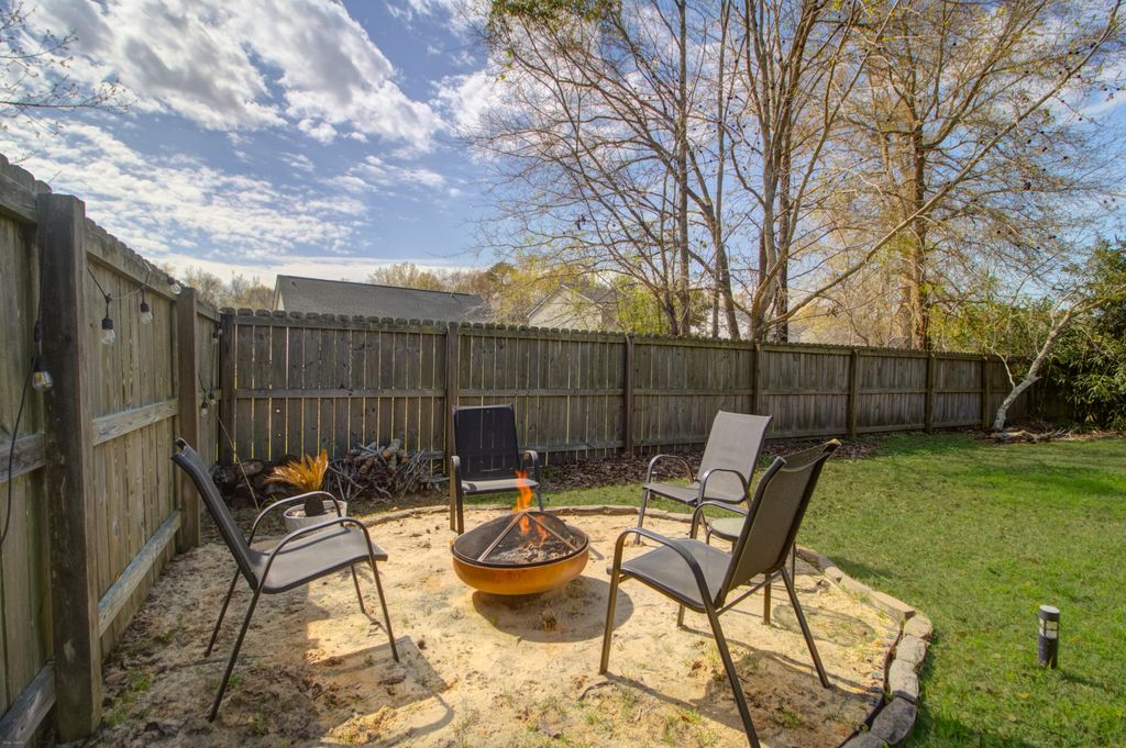 Image 19 of property listing at 325 Slow Mill Drive, Goose Creek, SC 29445