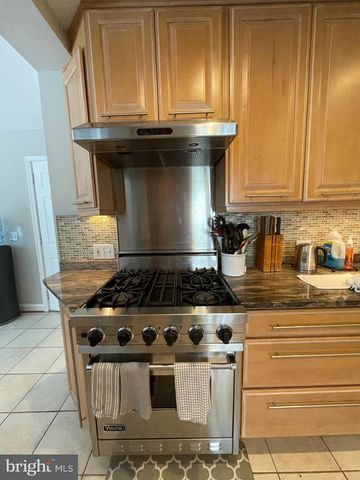 2809 N UNDERWOOD ST, Arlington, VA 22213