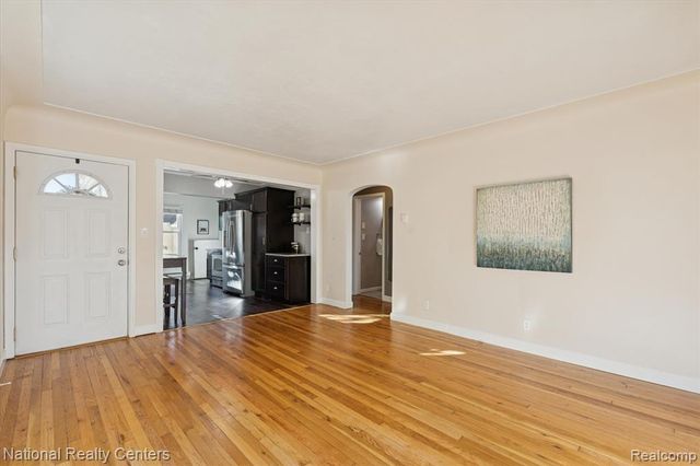 1127 E Commerce Street, Milford, MI 48381