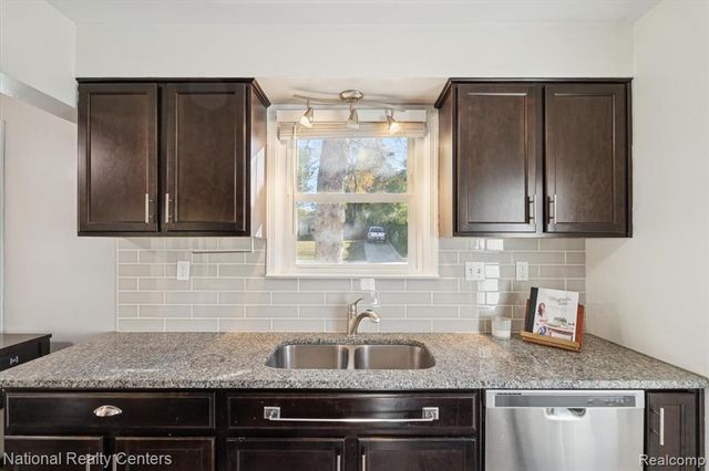 1127 E Commerce Street, Milford, MI 48381