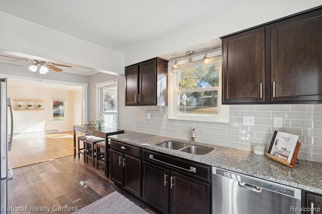 1127 E Commerce Street, Milford, MI 48381